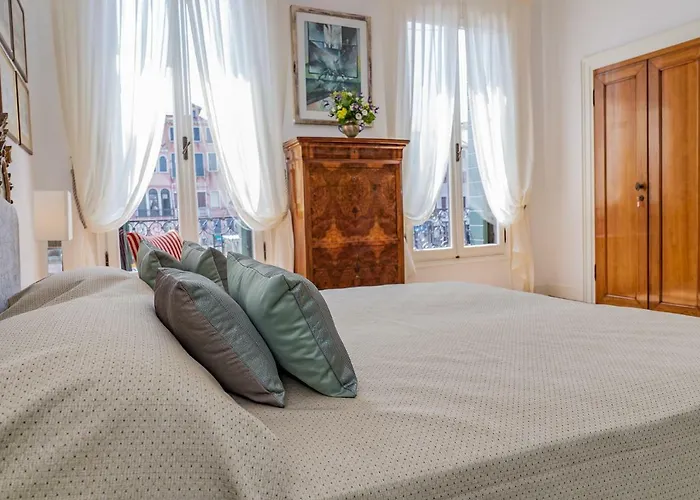 Ca' Fornoni Grand Canal